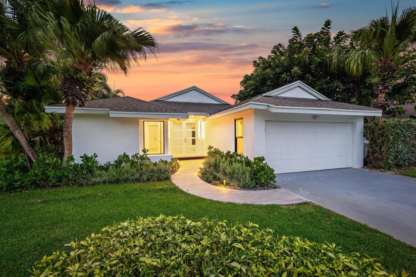 Don't miss this Incredible value for a Fully renovated luxurious - Beach Home for sale in Palm Beach Gardens, Florida on Beachhouse.com