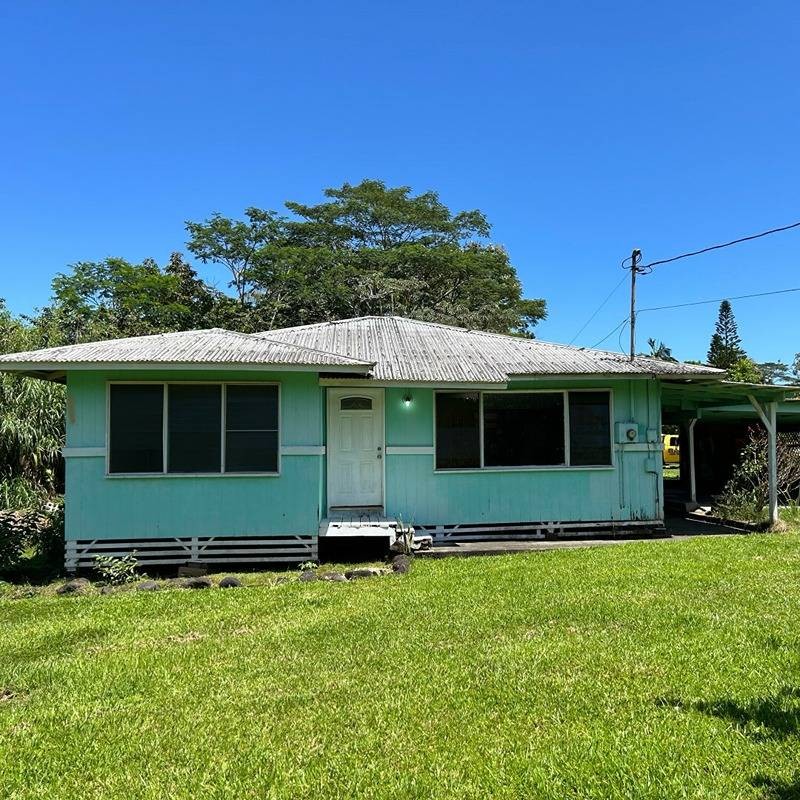 Welcome to this charming FIXER-UPPER home at a SUPER-AFFORDABLE - Beach Home for sale in Pahoa, Hawaii on Beachhouse.com