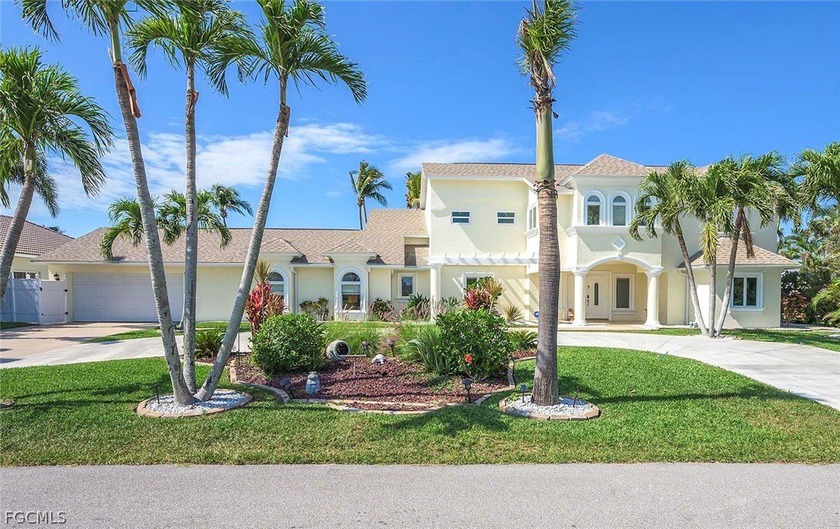 Welcome to luxury waterfront living in the highly desirable SW - Beach Home for sale in Cape Coral, Florida on Beachhouse.com