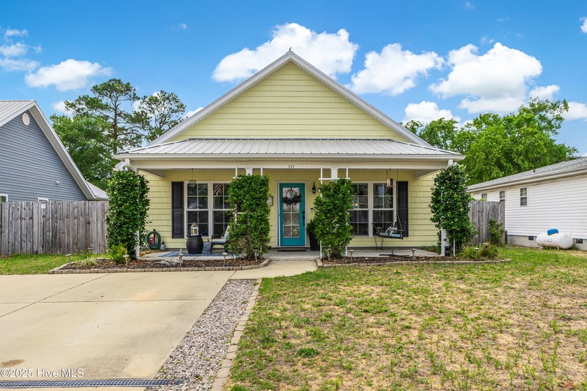 Located just blocks from the beach walkover, this charming - Beach Home for sale in Oak Island, North Carolina on Beachhouse.com