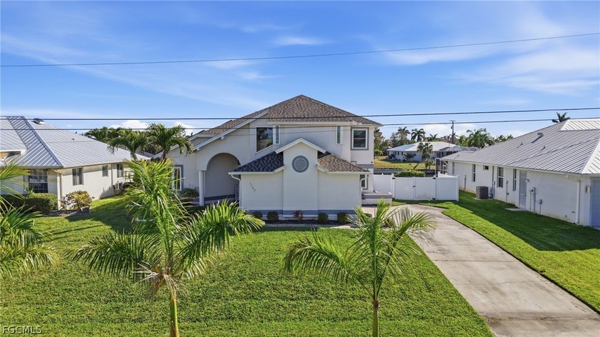 Beautiful remodeled Gulf Access home walking distance to - Beach Home for sale in Cape Coral, Florida on Beachhouse.com