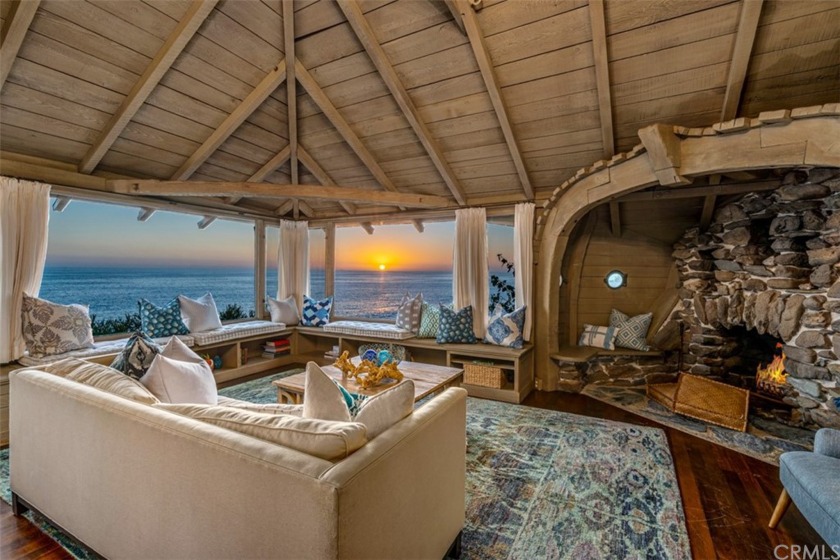 Contact listing agent Markus Brown at  to schedule a private - Beach Home for sale in Laguna Beach, California on Beachhouse.com