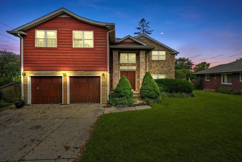 Experience this exquisite home, nestled on an extra large - Beach Home for sale in Highland Park, Illinois on Beachhouse.com