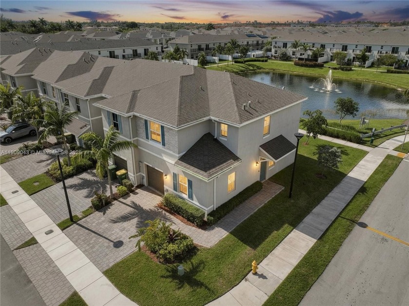 Beautiful corner townhouse in the highly desirable Marbella - Beach Townhome/Townhouse for sale in Homestead, Florida on Beachhouse.com