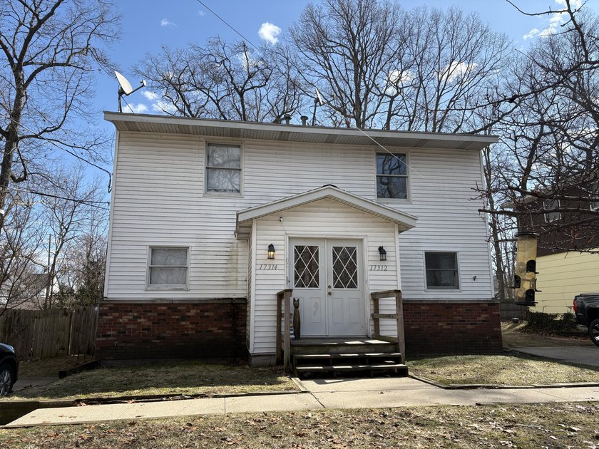 Spring Lake Township, Strawberry Point, close to Spring Lake - Beach Home for sale in Spring Lake, Michigan on Beachhouse.com