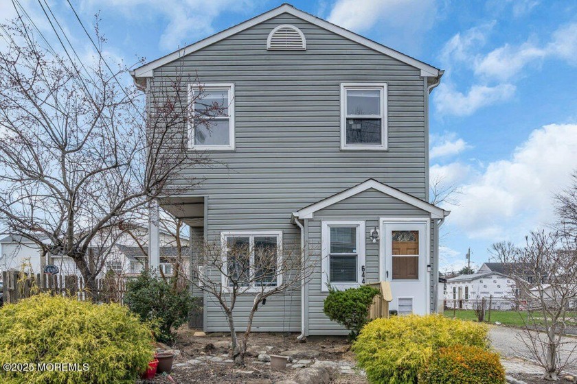 Welcome to 644 Sydney Ave, a beautifully updated 4-bedroom - Beach Home for sale in Union Beach, New Jersey on Beachhouse.com