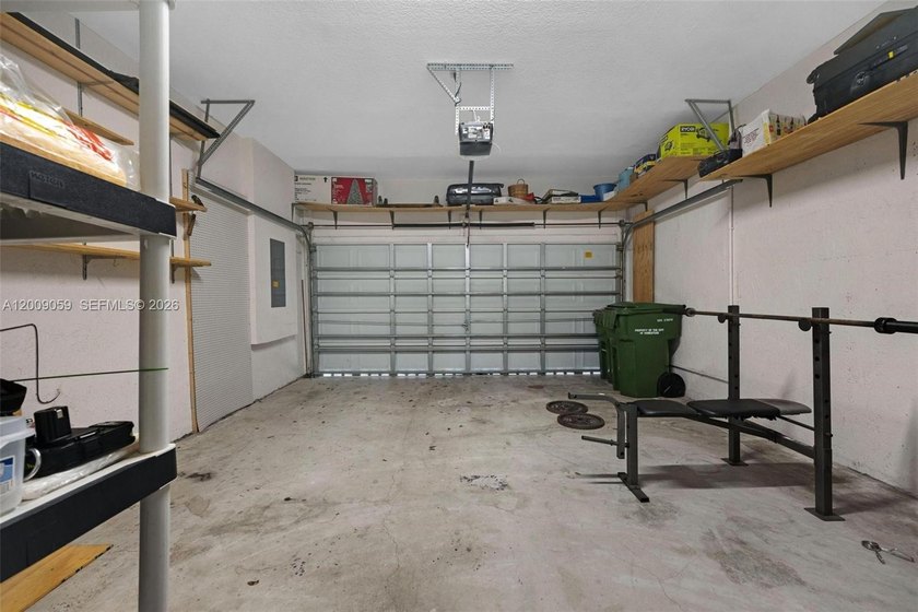 Beautiful lakefront townhouse located in a quiet and highly - Beach Home for sale in Homestead, Florida on Beachhouse.com