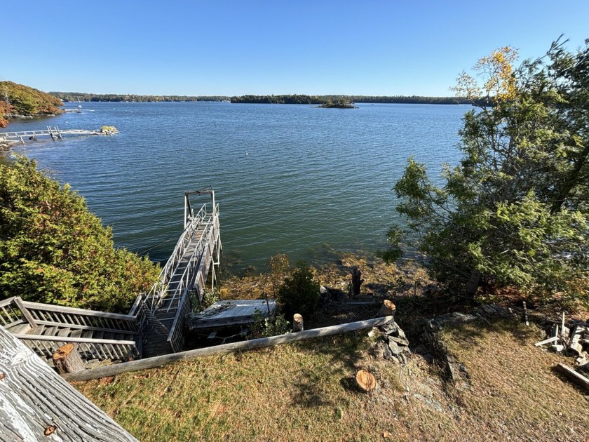 Rare Quahog Bay find with 165 feet of deep water frontage and a - Beach Home for sale in Harpswell, Maine on Beachhouse.com