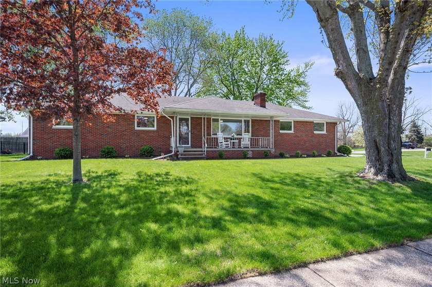 Welcome to this immaculate, move-in-ready 3-bedroom, 2-bath home - Beach Home for sale in Vermilion, Ohio on Beachhouse.com