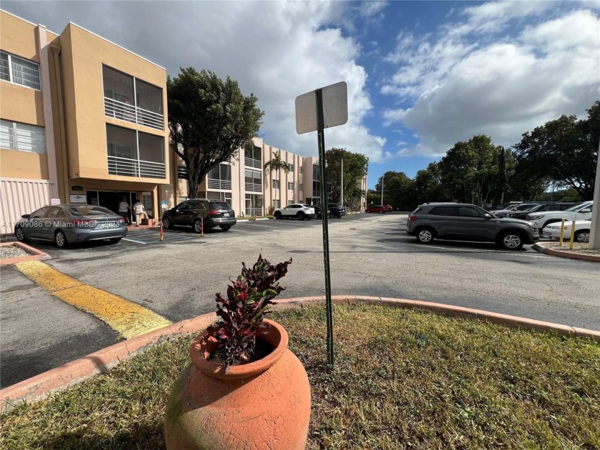 Experience this freshly painted 2-bed, 1-bath condo in a - Beach Condo for sale in Miami, Florida on Beachhouse.com