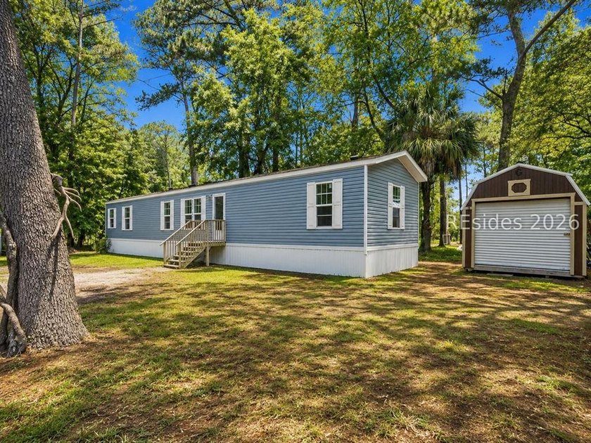 Set in the Lady's Island / Coosaw Island area, this 3-bedroom - Beach Home for sale in Beaufort, South Carolina on Beachhouse.com