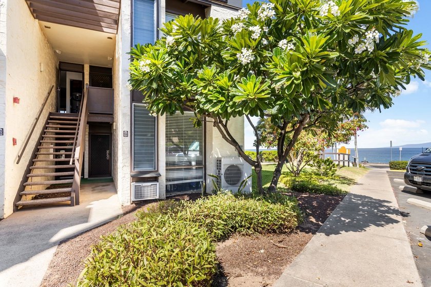 Beautifully remodeled and meticulously maintained, this stunning - Beach Condo for sale in Kihei, Hawaii on Beachhouse.com