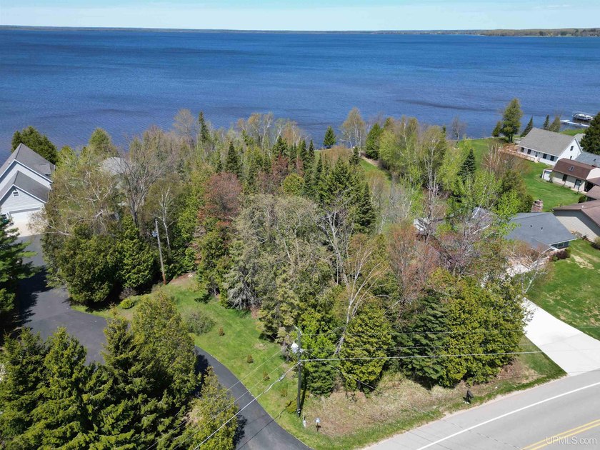 This beautiful building site features 100 feet of frontage on - Beach Lot for sale in Manistique, Michigan on Beachhouse.com
