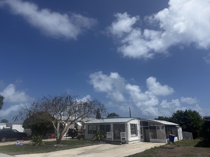 LAND OWNED NO HOA! Handyperson Wanted! Needs total Re-Hab or - Beach Home for sale in Hobe Sound, Florida on Beachhouse.com