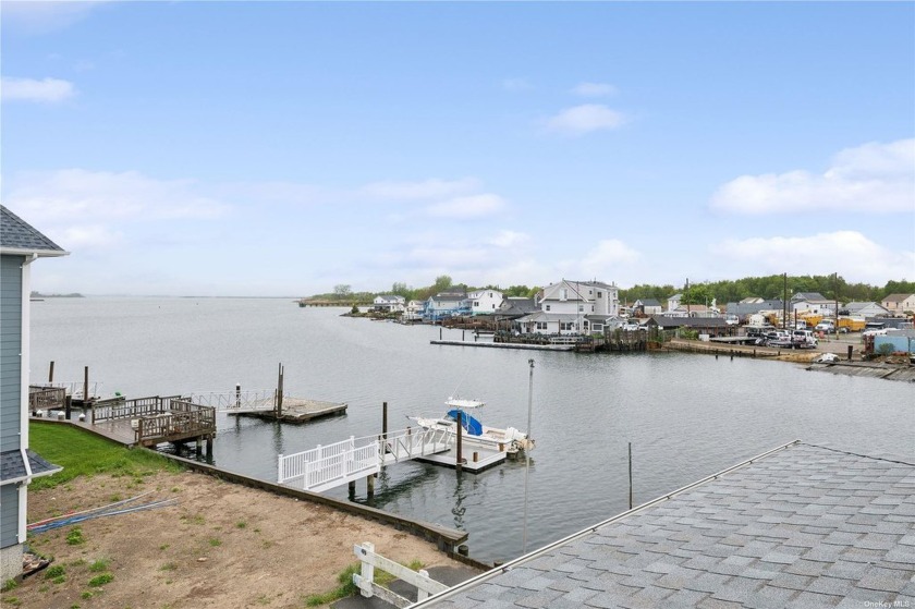 Charming, renovated colonial in Meadowmere Park, Lawrence! This - Beach Home for sale in Lawrence, New York on Beachhouse.com