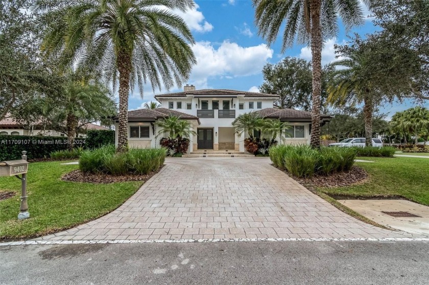 Impeccable, Florida coastal style, 6 bdrm / 5.5 bath - Beach Home for sale in Miami, Florida on Beachhouse.com