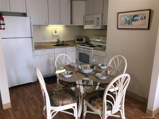 Lowest 1BR unit in the building. VACANT. Fully furnished and - Beach Condo for sale in Honolulu, Hawaii on Beachhouse.com