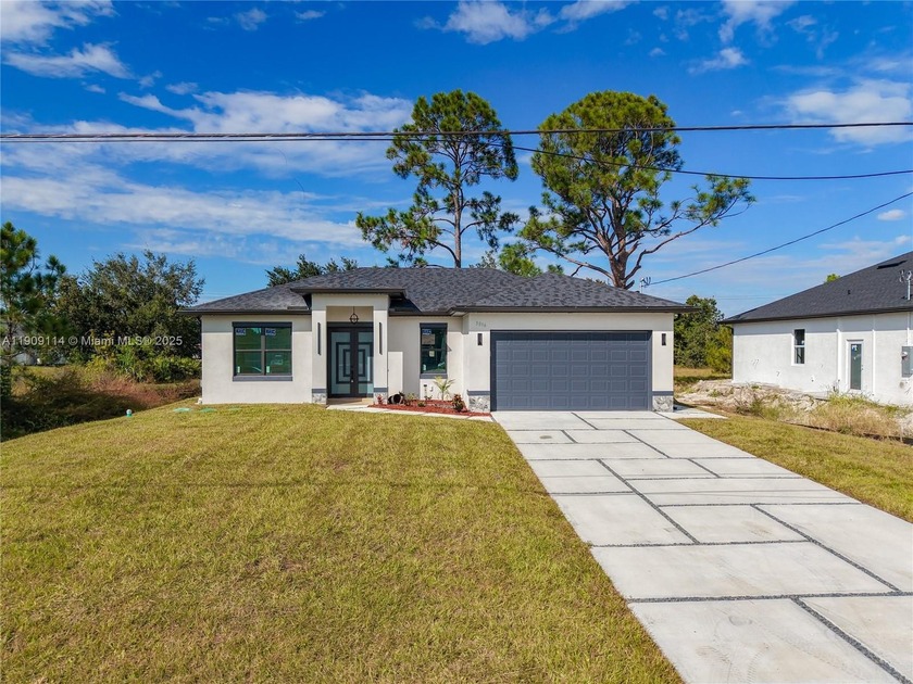 Seller offering a credit toward buyer's closing costs! Beautiful - Beach Home for sale in Lehigh Acres, Florida on Beachhouse.com