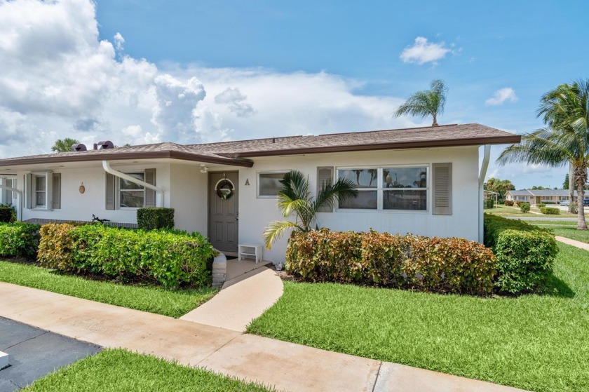 Welcome to your bright and cheerful 2 bedroom, 1 bathroom END - Beach Home for sale in West Palm Beach, Florida on Beachhouse.com