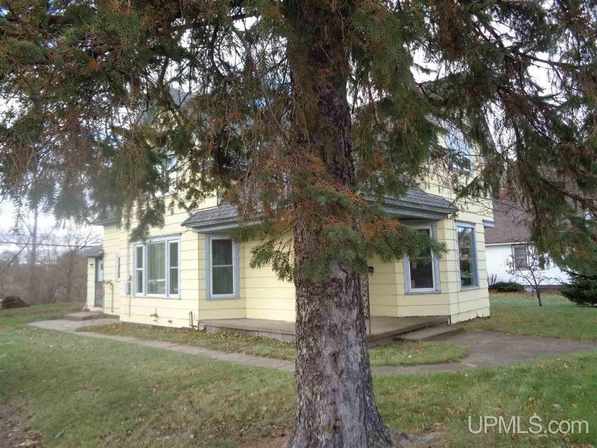 PLENTY OF ROOM for the family......nicely remodeled kitchen, new - Beach Home for sale in Ontonagon, Michigan on Beachhouse.com