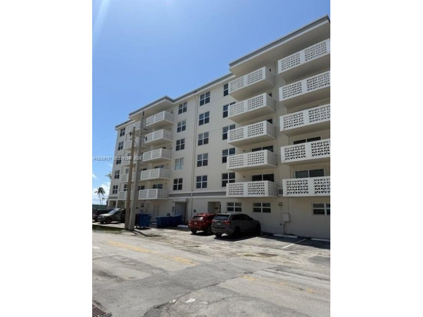 Welcome to this beautifully remodeled 1 bedroom 1.5 bathroom - Beach Condo for sale in Hollywood, Florida on Beachhouse.com