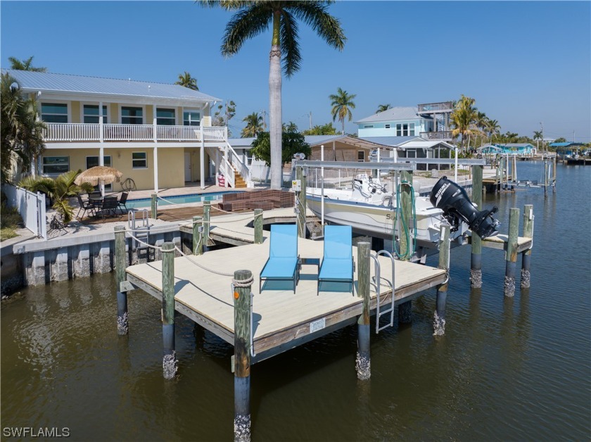 Welcome to a waterfront paradise in the best location in - Beach Home for sale in Matlacha, Florida on Beachhouse.com