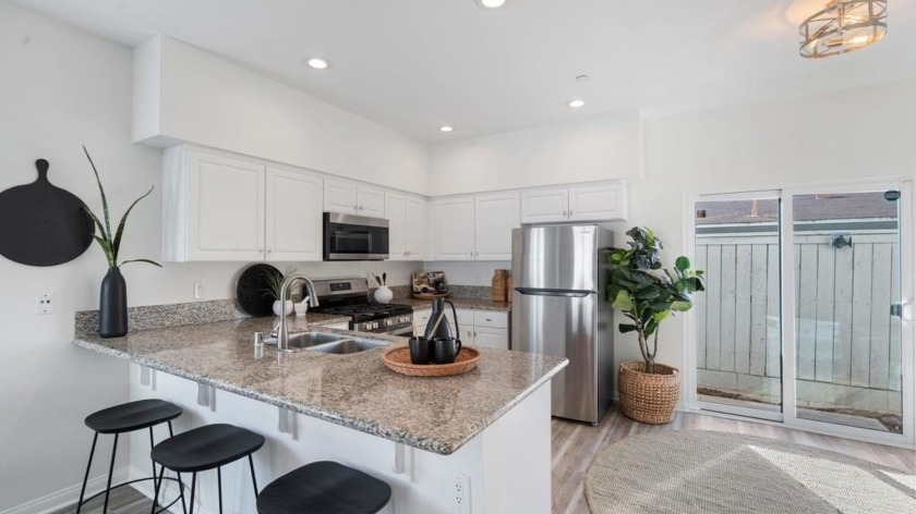 VA approved townhome with no HOA dues! This move in ready - Beach Townhome/Townhouse for sale in Imperial Beach, California on Beachhouse.com