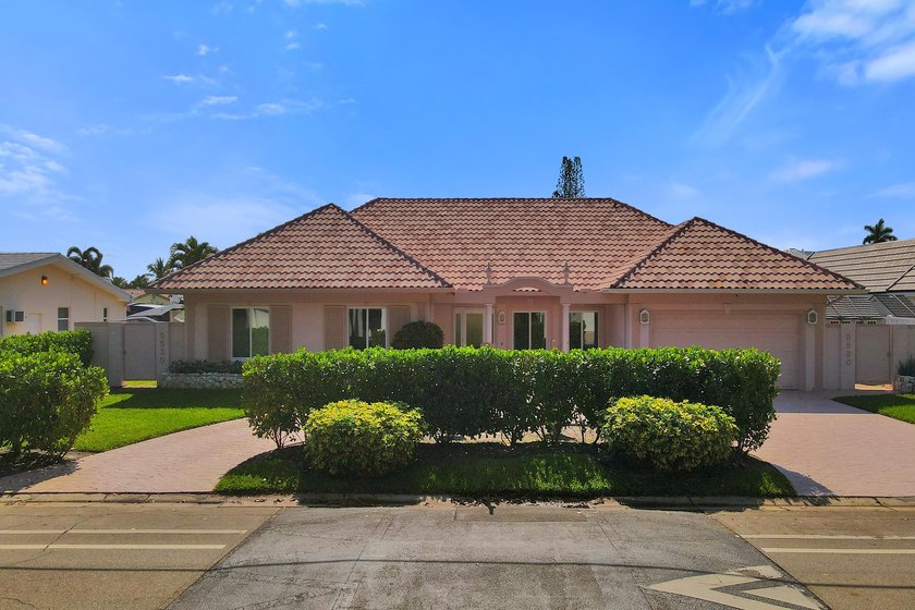 Great combination of excellent square footage (almost 3400 sq - Beach Home for sale in Fort Lauderdale, Florida on Beachhouse.com