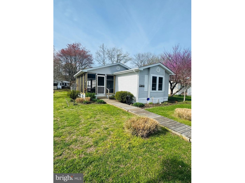 Adorable two bedroom two bath home that has been lovingly - Beach Home for sale in Selbyville, Delaware on Beachhouse.com