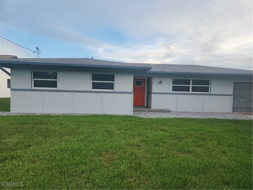 This 2 bedroom 2 bath home offers direct Gulf access Via a short - Beach Home for sale in Fort Myers, Florida on Beachhouse.com