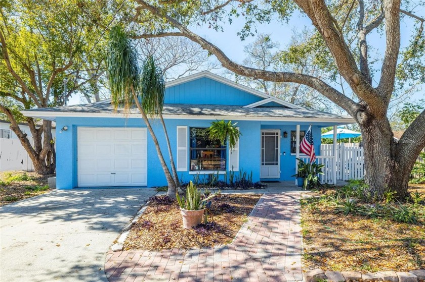 Welcome Home! Beautiful 3 Bedrooms, 2 Bathrooms, Plus Air - Beach Home for sale in Palm Harbor, Florida on Beachhouse.com