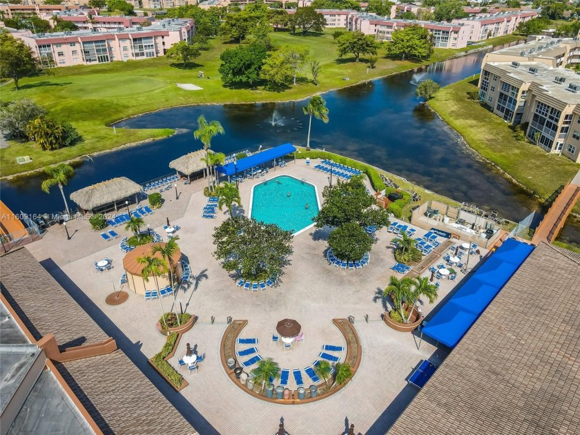 MOTIVATED SELLER! Welcome to Sunrise Lakes! This beautifully - Beach Condo for sale in Sunrise, Florida on Beachhouse.com