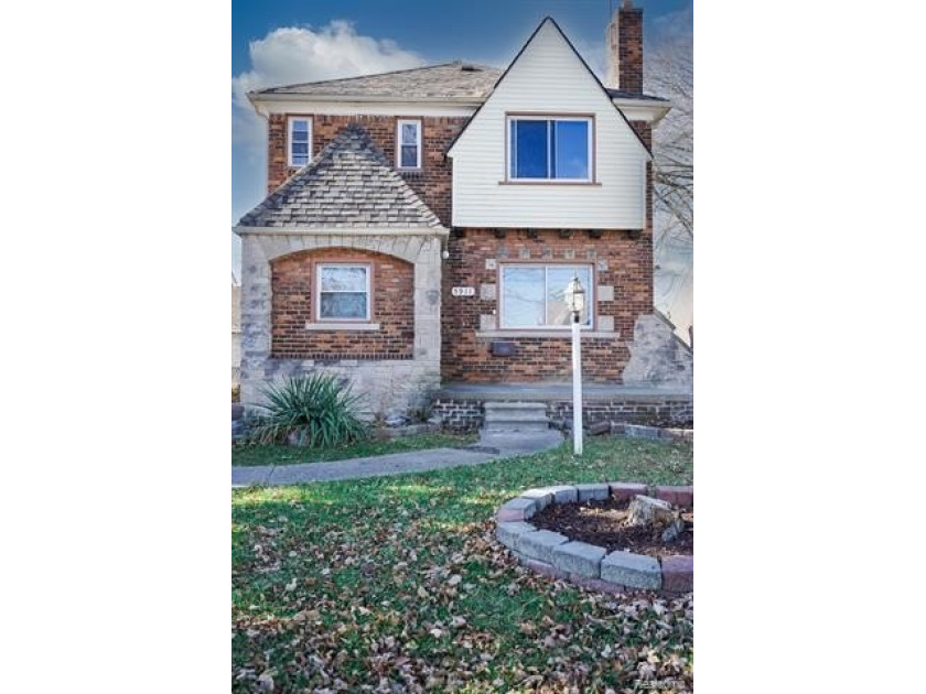 Beautiful freshly renovated brick & stone colonial with great - Beach Home for sale in Detroit, Michigan on Beachhouse.com
