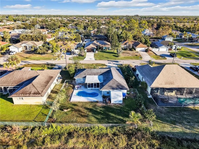 NO HOA'S! BEAUTIFUL POOL HOME! Step into a magnificent chef's - Beach Home for sale in Bonita Springs, Florida on Beachhouse.com
