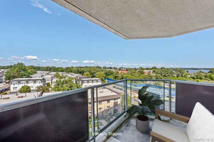 Welcome to this spacious, dog-friendly one-bedroom mid-size - Beach Home for sale in Bayside, New York on Beachhouse.com