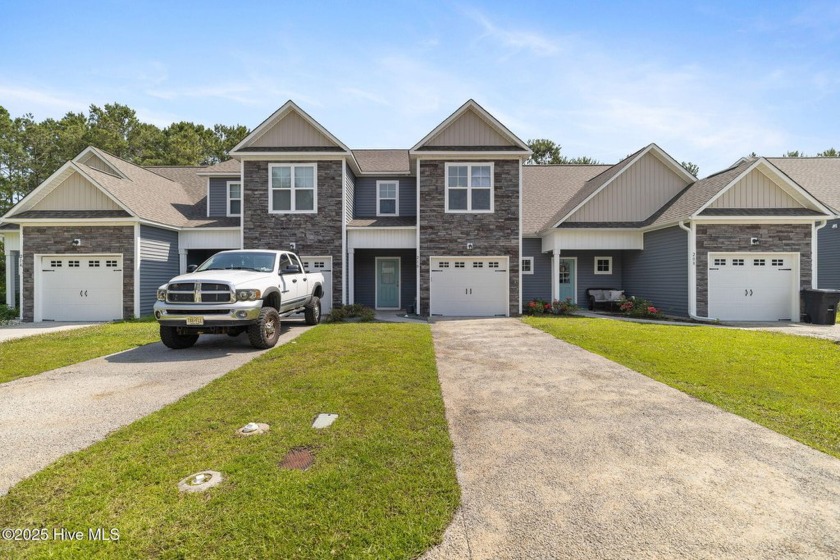 Welcome to 210 North Stingray Lane - a coastal-inspired townhome - Beach Townhome/Townhouse for sale in Sneads Ferry, North Carolina on Beachhouse.com