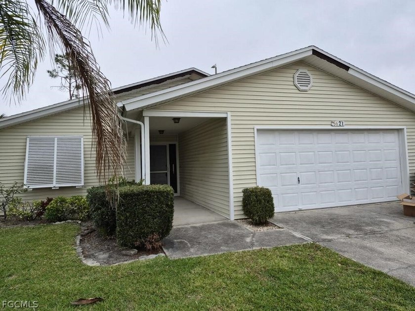 INVESTMENT OPPORTUNITY: FOXMOOR LAKES, 2 BEDROOMS 2 BATHS. PRIME - Beach Home for sale in North Fort Myers, Florida on Beachhouse.com