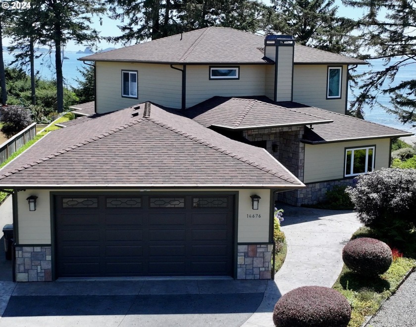 Welcome to oceanfront heaven. This furnished and - Beach Home for sale in Brookings, Oregon on Beachhouse.com