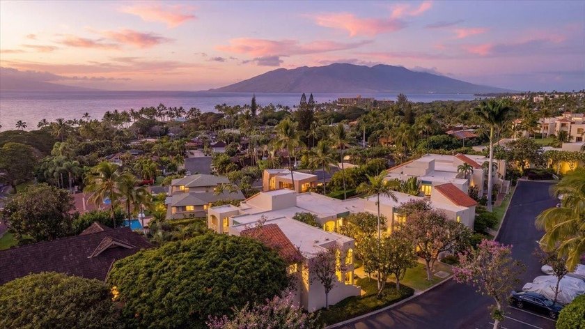 Perfect lower village location at The Palms at Wailea! This - Beach Condo for sale in Kihei, Hawaii on Beachhouse.com