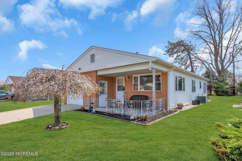 Welcome to this lovely 2 bedroom, 2 bath Lakeview model. Located - Beach Home for sale in Toms River, New Jersey on Beachhouse.com
