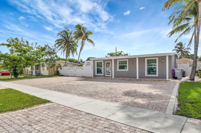 This charming east Pompano ranch is a buyers vacation dream. The - Beach Home for sale in Pompano Beach, Florida on Beachhouse.com