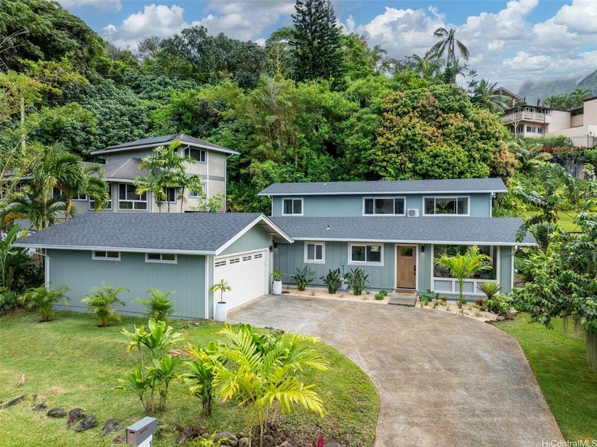 Welcome home to beautiful Maunawili! Tucked away on a quiet - Beach Home for sale in Kailua, Hawaii on Beachhouse.com