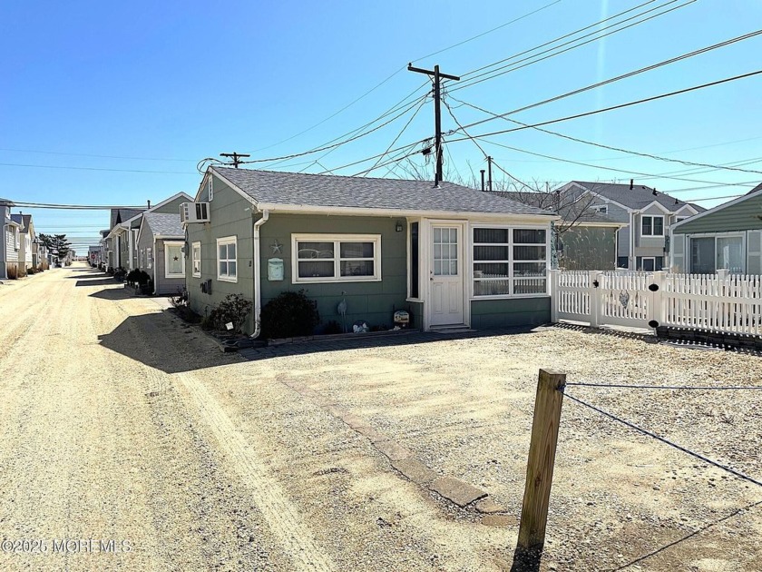 OCEAN BEACH III - COZY COTTAGE LOCATED 1 BLOCK FROM THE BEACH OR - Beach Home for sale in Lavallette, New Jersey on Beachhouse.com