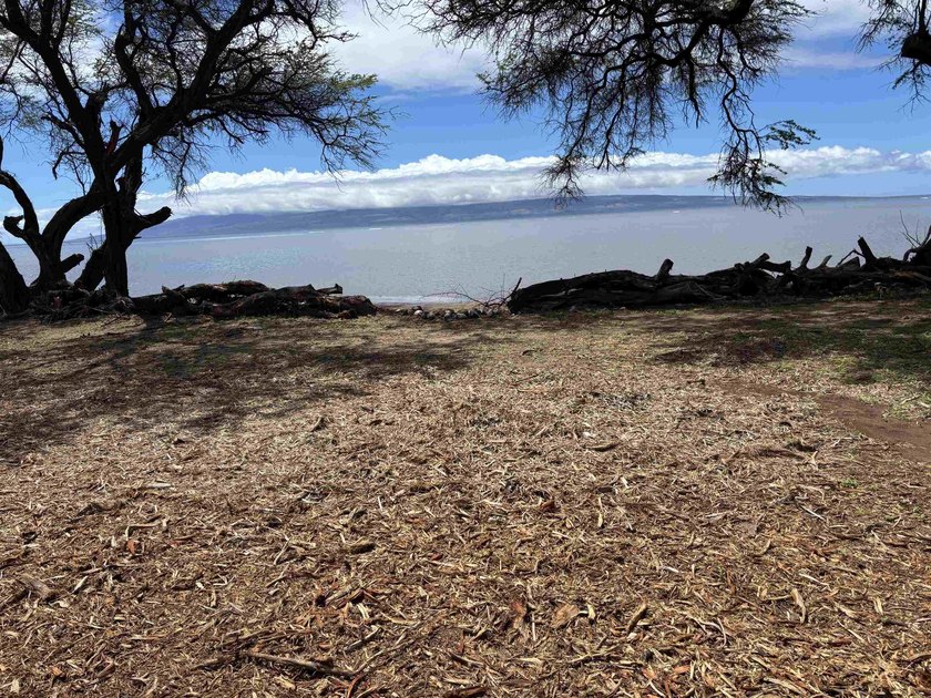Oceanfront lot ,11,40 SF, close to town and all services and - Beach Lot for sale in Kaunakakai, Hawaii on Beachhouse.com
