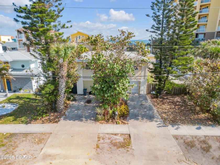 This is a unique beach home with TONS of potential for an - Beach Townhome/Townhouse for sale in New Smyrna Beach, Florida on Beachhouse.com