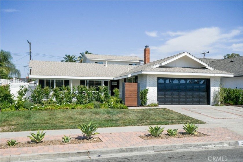 Wow! This truly is the home you've been waiting for! Dripping in - Beach Home for sale in Lake Forest, California on Beachhouse.com