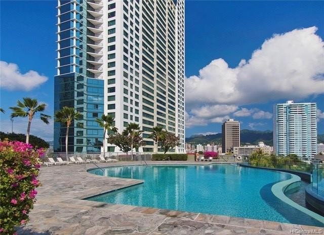 Stylish 2 Bedrooms 2 Bathrooms excellent condition corner unit - Beach Condo for sale in Honolulu, Hawaii on Beachhouse.com