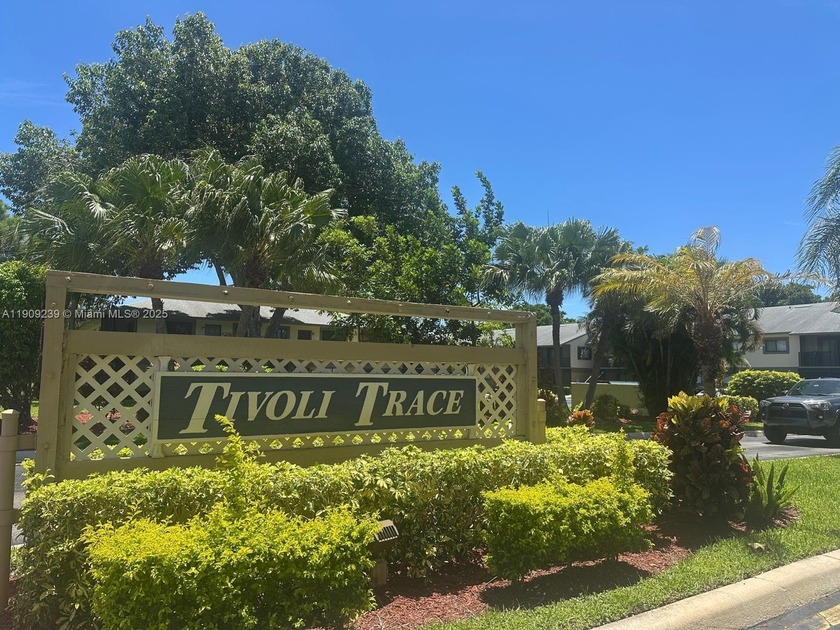Remodeled 2/2 ground-floor condo in Tivoli Trace! Split-bedroom - Beach Condo for sale in Deerfield Beach, Florida on Beachhouse.com