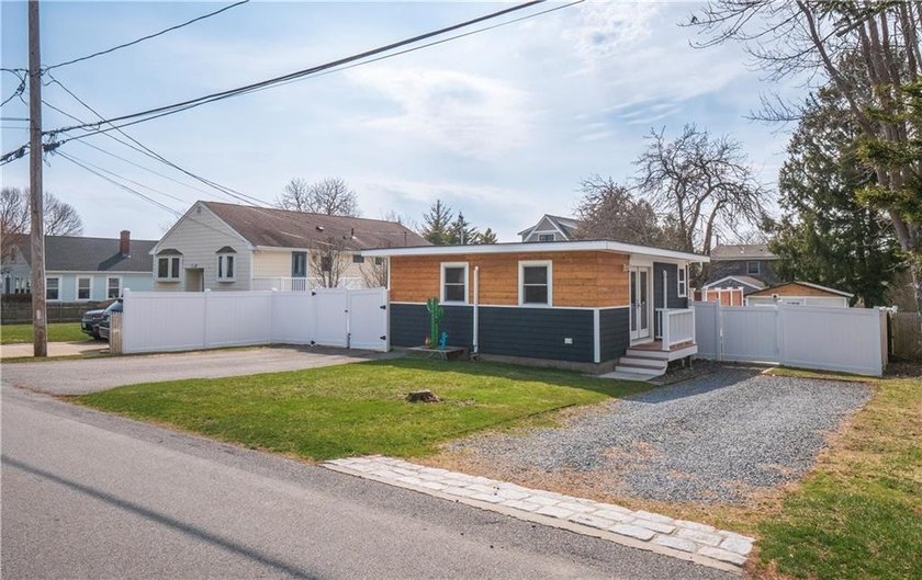 Kick back and relax in this calm, stylish furnished space that - Beach Home for sale in Middletown, Rhode Island on Beachhouse.com