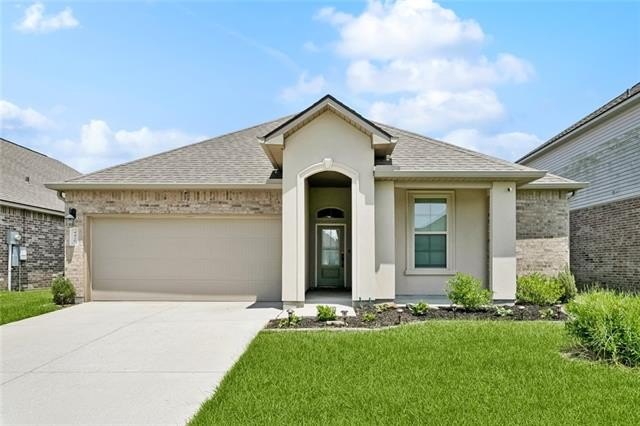 Gorgeous and meticulously-kept 3-bedroom, 2-bathroom home - Beach Home for sale in Slidell, Louisiana on Beachhouse.com
